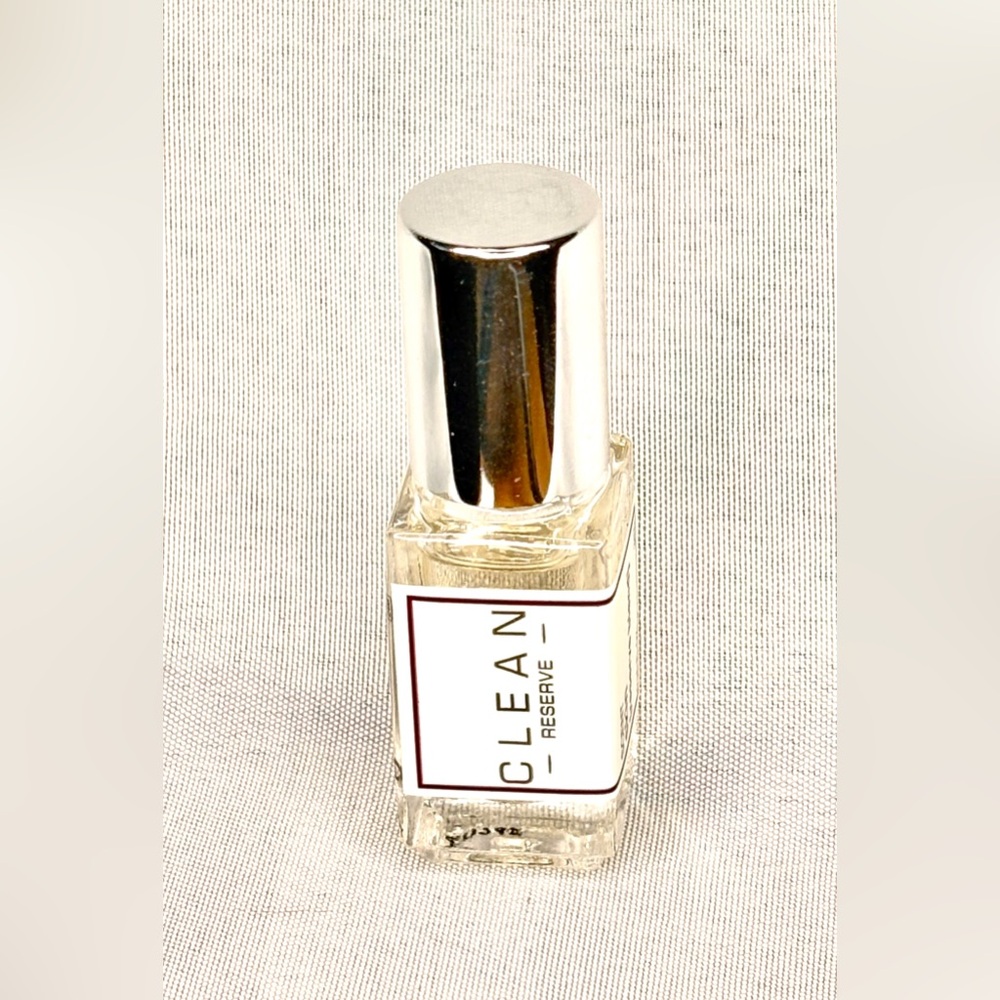 Clean Skin [Reserve Blend] Eau de Parfum Rollerball 0.10 fl oz / 3mL New in Box - Picture 2 of 8